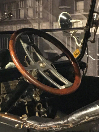 It also included a “fat man” steering wheel, the forerunner of modern tilt-away wheels. The wheel hub can be slackened by a lever, allowing the wheel to slide up on the two parallel spokes, giving extra clearance for belly entry and egress.